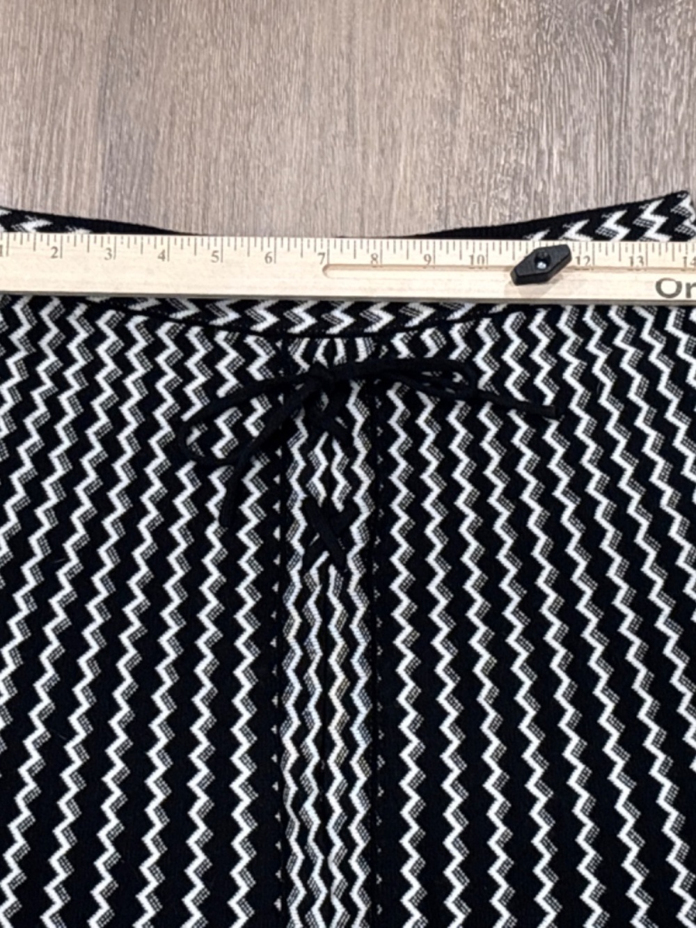 Candie's Black White Chevron Zig Zag Knit Mini Skirt Small Cotton Blend Tie - Picture 4 of 7